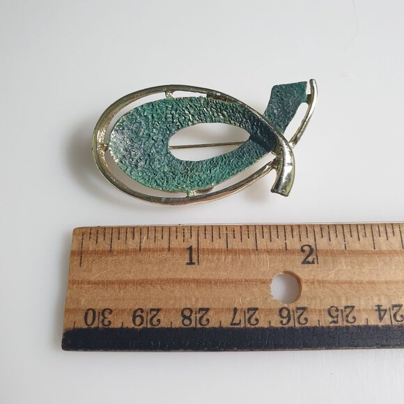 Gold Tone Textured Modernist Fish Pin Brooch Patina Teal Abstract Design Retro - Picture 4 of 5